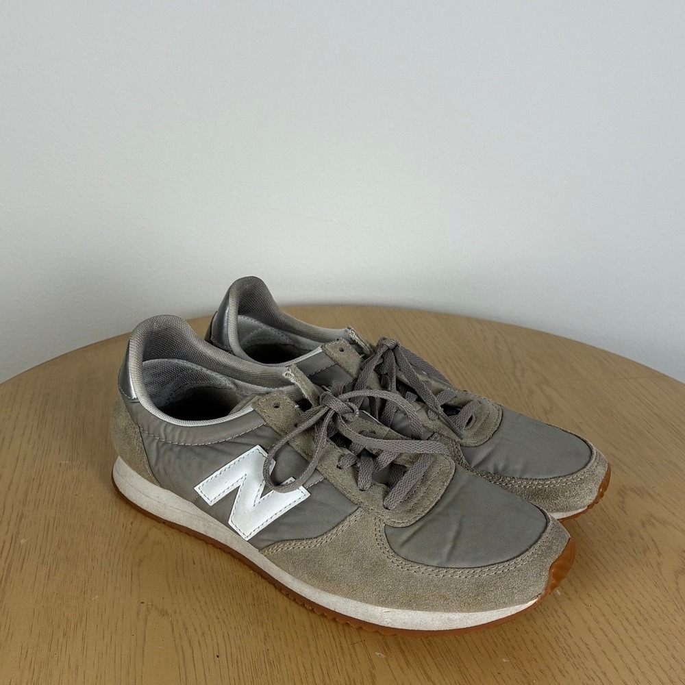 New Balance 220 Grey Suede Nylon Sneakers Women's 8 Retro Sporty Streetwear